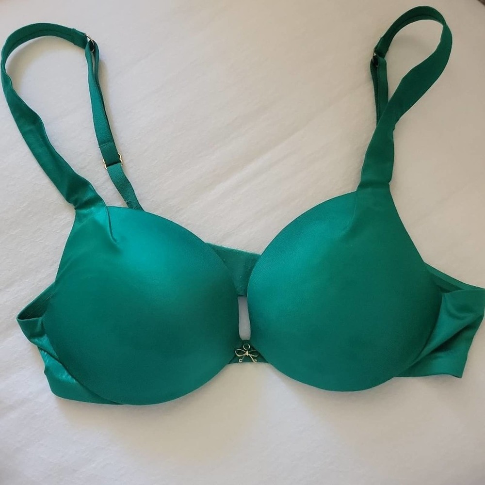 Victoria's Secret Plunge Bra 32B in Beautiful Green Satin